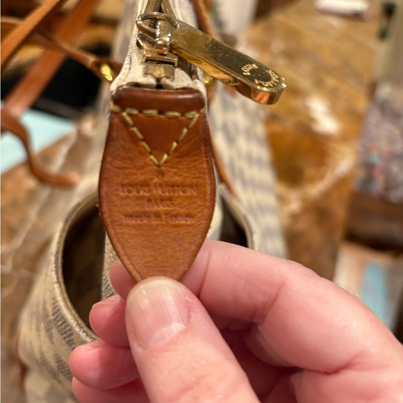 Louis Vuitton Totally MM Damier Azur White Handbag - Picture 6 of 10